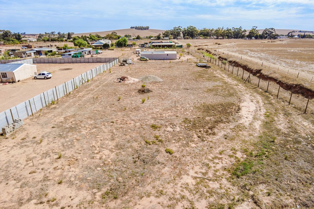 Spacious Plot with Approved Building Plans – Excellent Opportunity - Photo 2