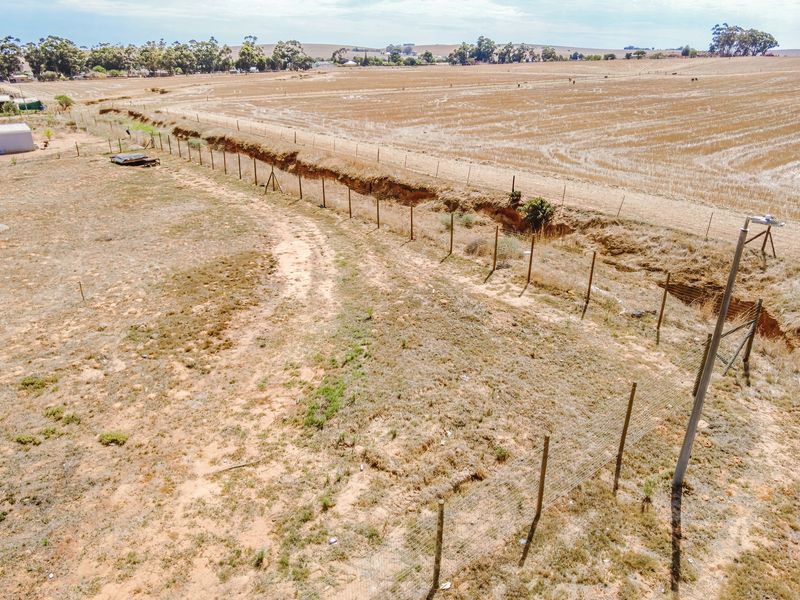 Spacious Plot with Approved Building Plans – Excellent Opportunity - Photo 5