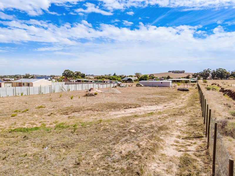 Spacious Plot with Approved Building Plans – Excellent Opportunity - Photo 10