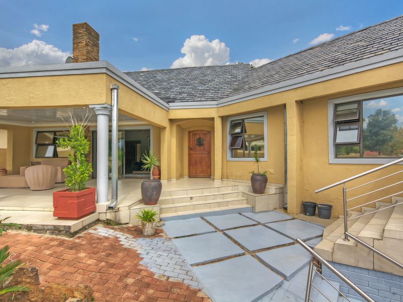 AN EXCEPTIONAL FAMILY HOME IN THE HEART OF BRAMLEY!!! - Photo 3