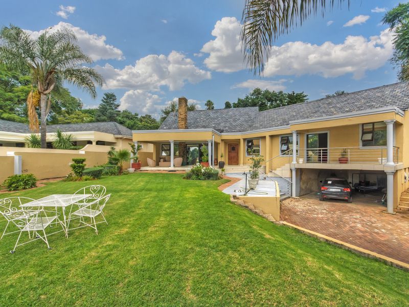 AN EXCEPTIONAL FAMILY HOME IN THE HEART OF BRAMLEY!!! - Photo 2