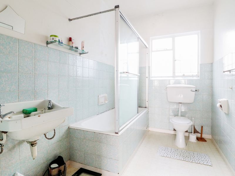 HUMEWOOD FURNISHED ROOM IN APARTMENT FOR RENT - Photo 4