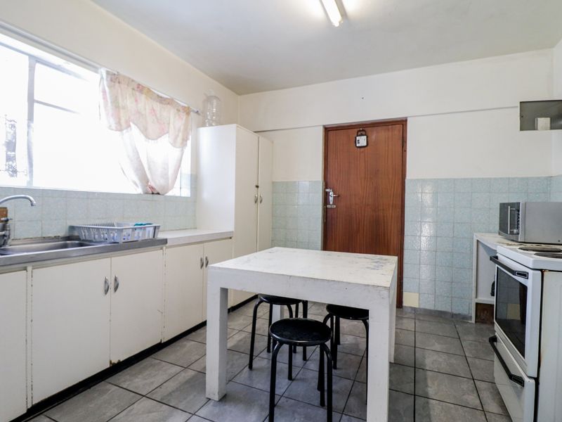 HUMEWOOD FURNISHED ROOM IN APARTMENT FOR RENT - Photo 6