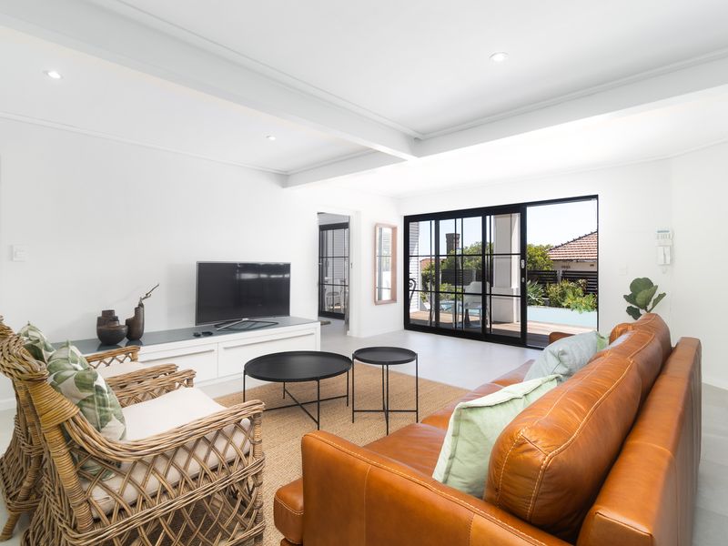 stunning 1 bedroom to rent in Greenpoint - Photo 3