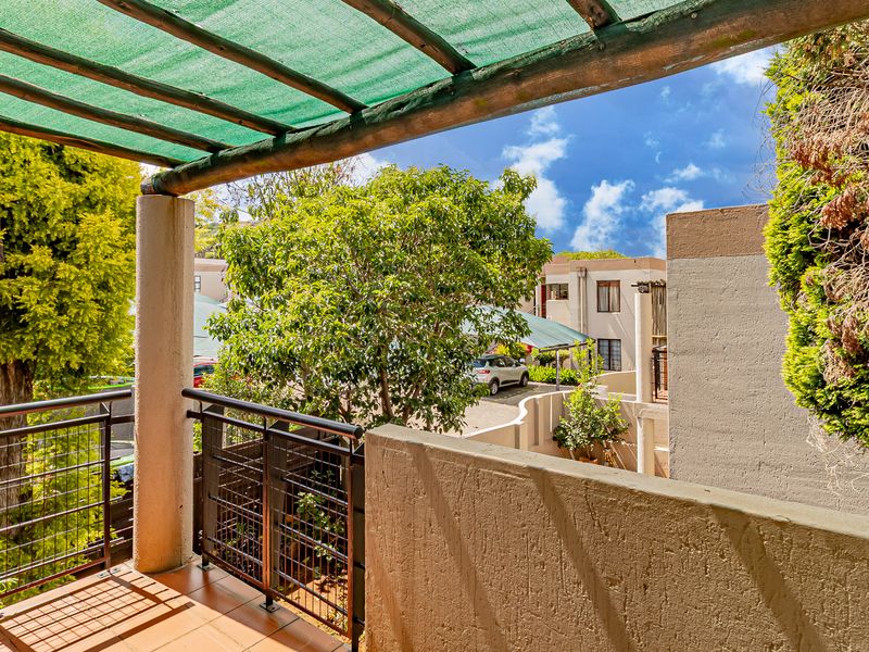 2 Bedroom 1 Bathroom First Floor Pet friendly Apartment To Let in Glenvista - Photo 4