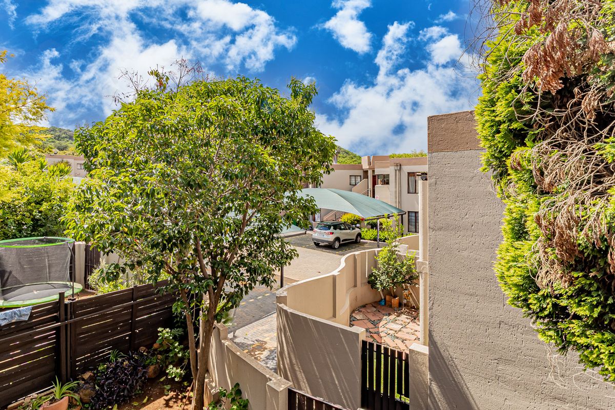 2 Bedroom 1 Bathroom First Floor Pet friendly Apartment To Let in Glenvista - Photo 5