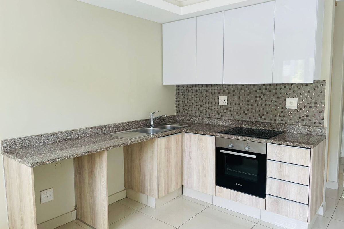 Modern 2-Bedroom Apartment in Umhlanga - Photo 5