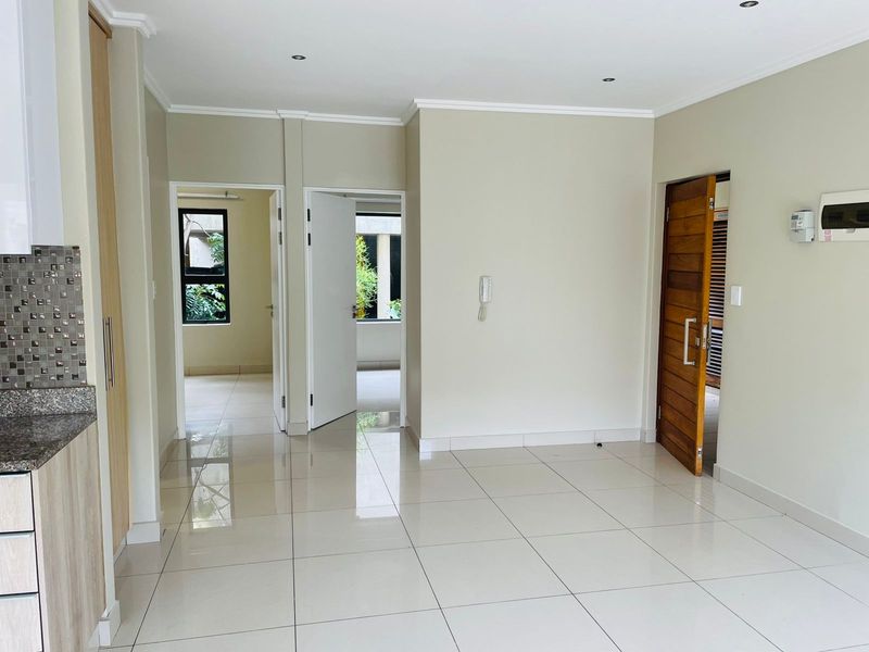 Modern 2-Bedroom Apartment in Umhlanga - Photo 7
