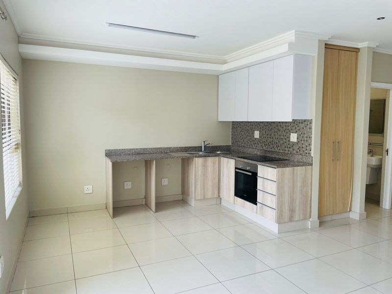 Modern 2-Bedroom Apartment in Umhlanga - Photo 4