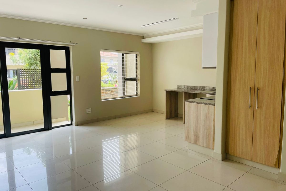 Modern 2-Bedroom Apartment in Umhlanga - Photo 2