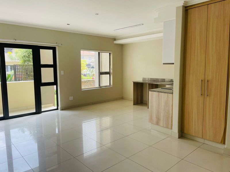 Modern 2-Bedroom Apartment in Umhlanga - Photo 2