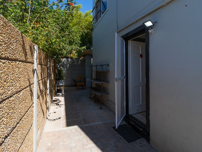 Modern Living In Parklands Main - Photo 3