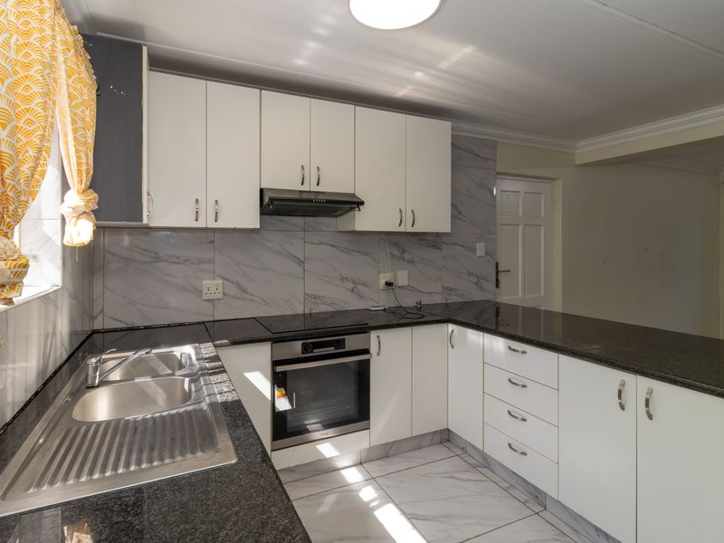 Modern Living In Parklands Main - Photo 6