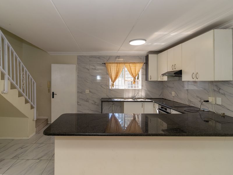 Modern Living In Parklands Main - Photo 4