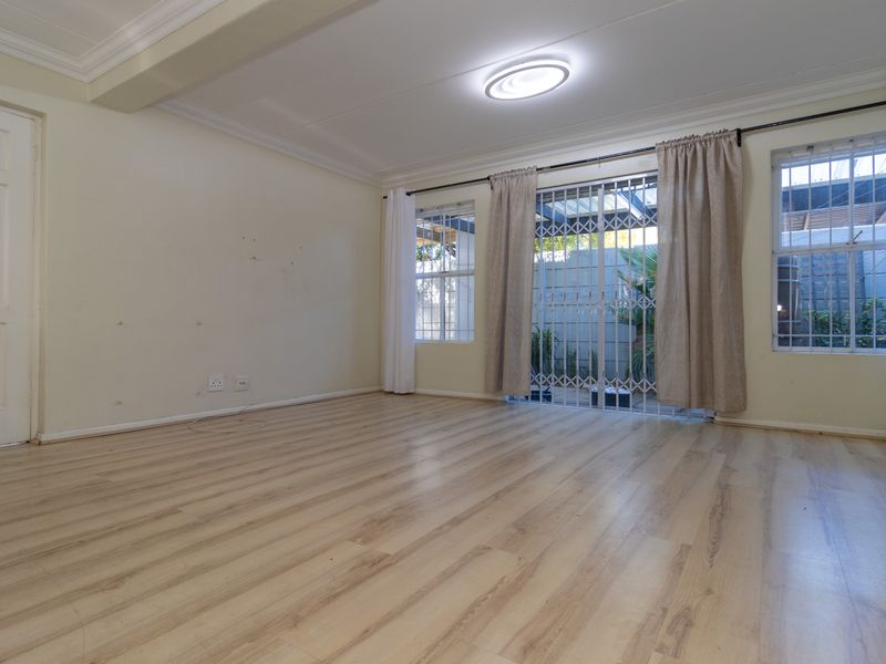 Modern Living In Parklands Main - Photo 8