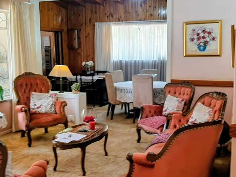 SPACIOUS fAMILY HOME!! - Photo 9