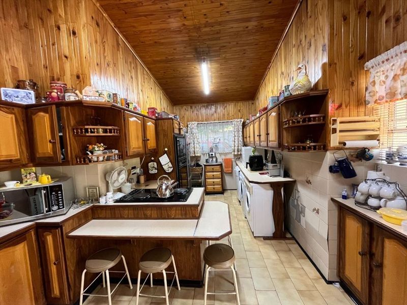 SPACIOUS fAMILY HOME!! - Photo 7