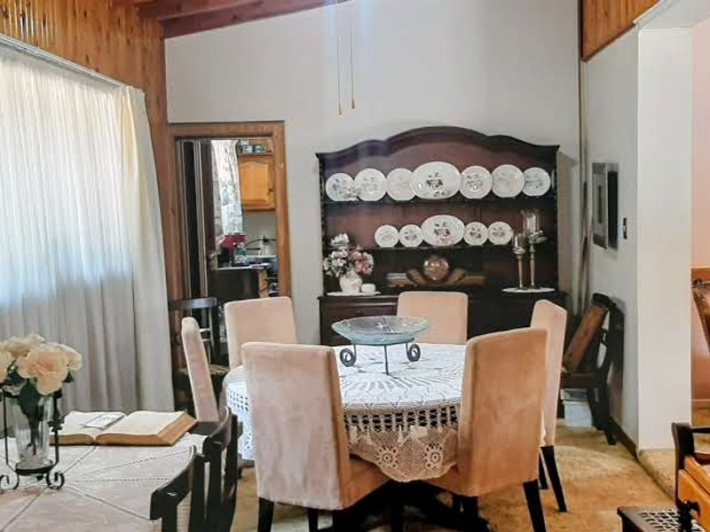 SPACIOUS fAMILY HOME!! - Photo 6