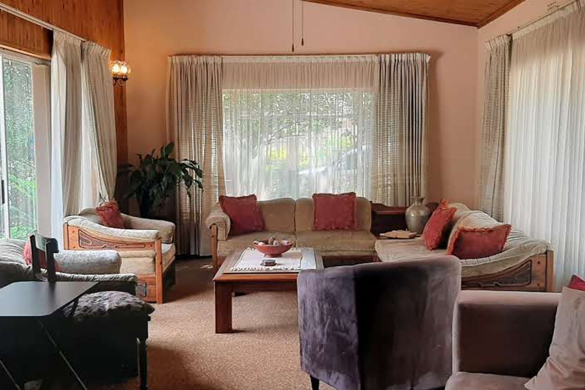 SPACIOUS fAMILY HOME!! - Photo 5