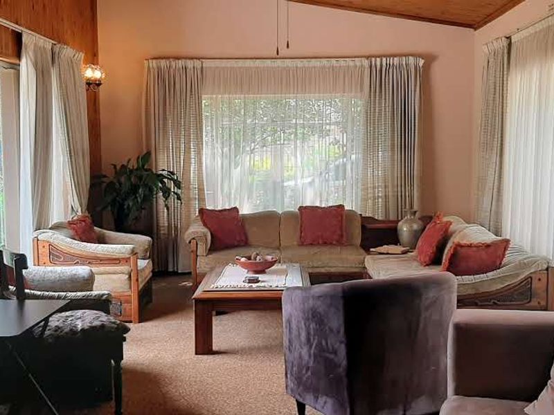 SPACIOUS fAMILY HOME!! - Photo 5