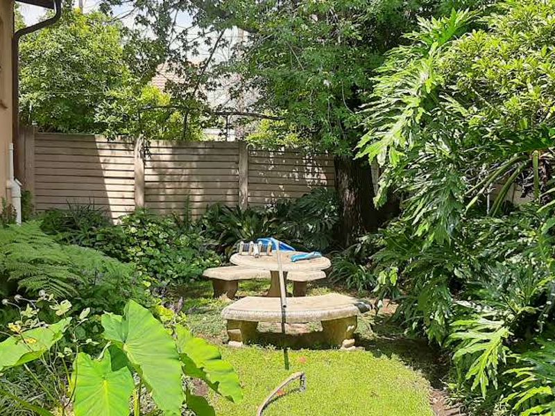 SPACIOUS fAMILY HOME!! - Photo 2