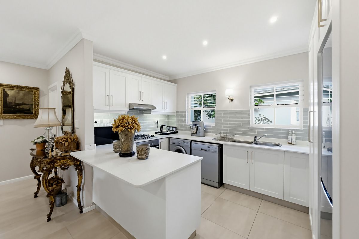 Recently  Renovated 3 Bedroom Home - Photo 3