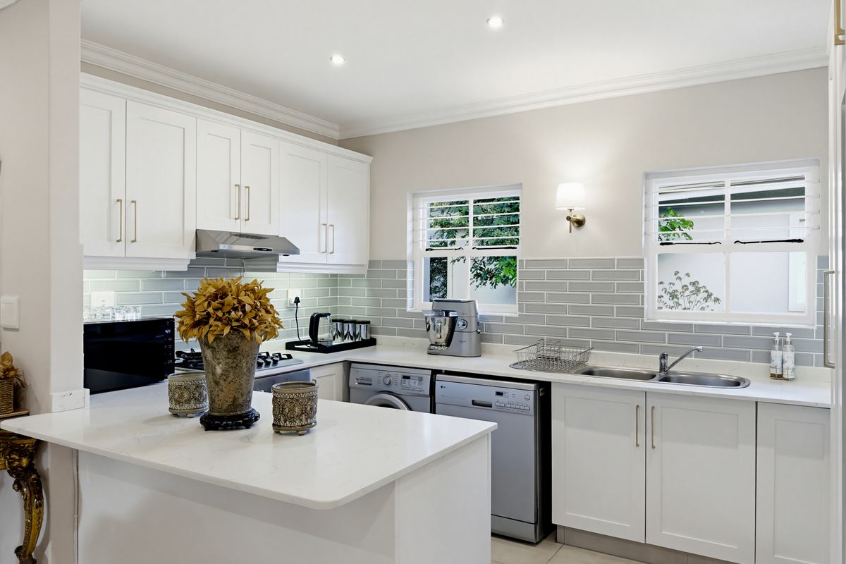 Recently  Renovated 3 Bedroom Home - Photo 4