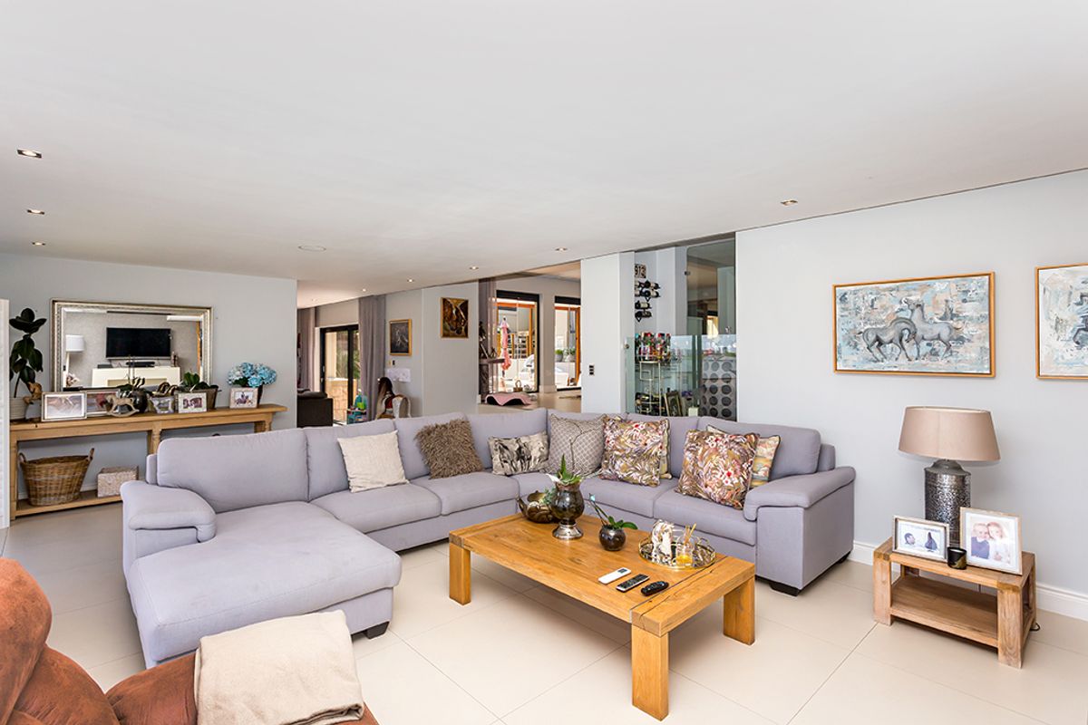 Luxury Multi-Level Living with Unrivalled Views - Photo 4