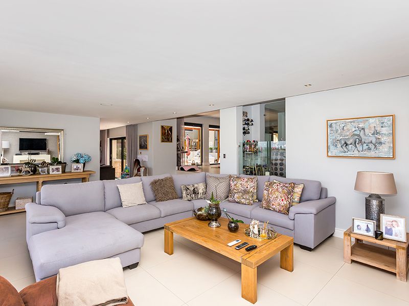 Luxury Multi-Level Living with Unrivalled Views - Photo 4