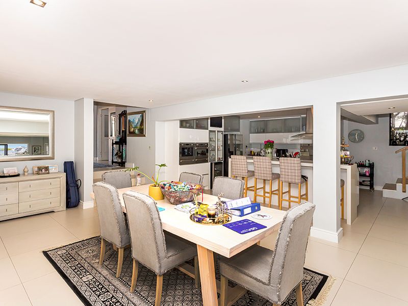 Luxury Multi-Level Living with Unrivalled Views - Photo 8