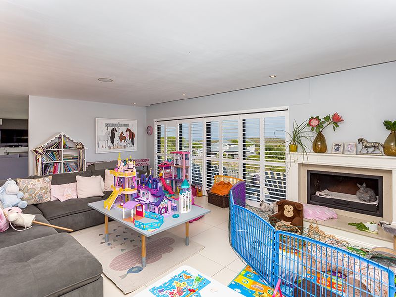 Luxury Multi-Level Living with Unrivalled Views - Photo 6