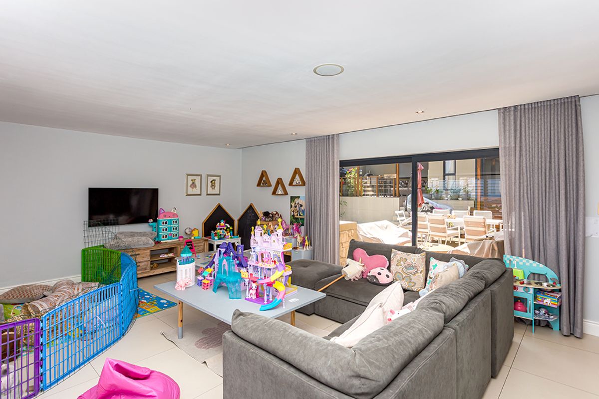 Luxury Multi-Level Living with Unrivalled Views - Photo 5