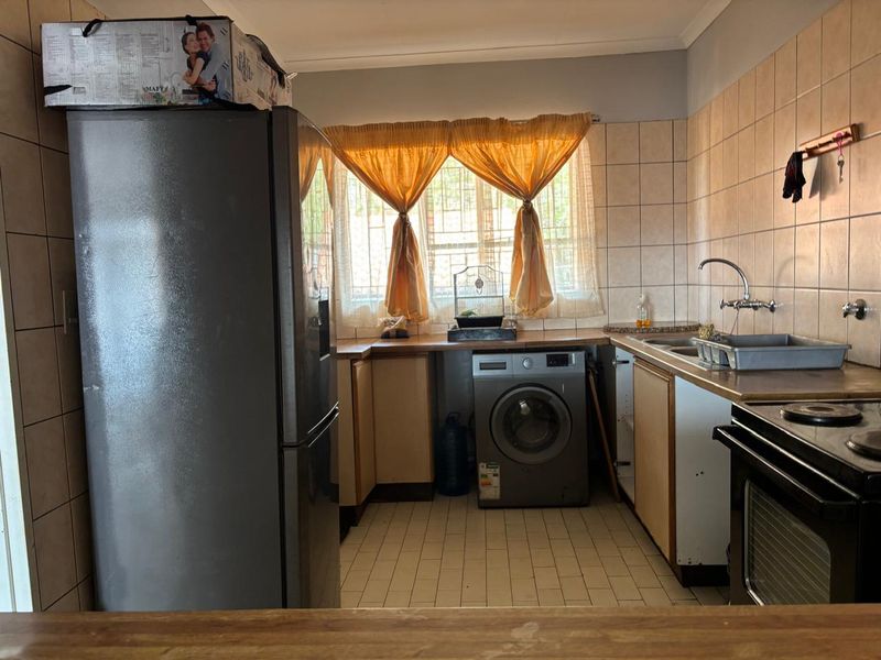 Apartment For Sale In Pretoria - Photo 3