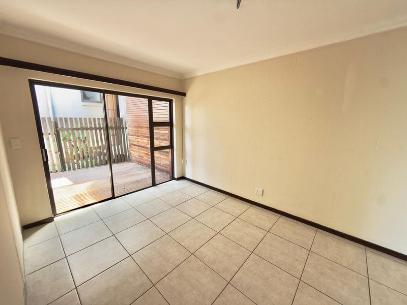 Charming 3-Bedroom Townhouse in Seaward Estate - Photo 7