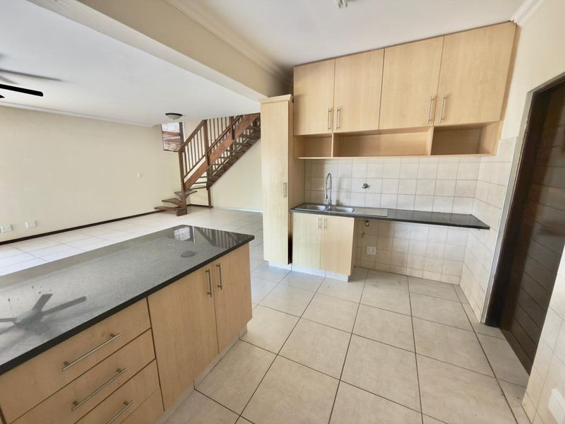 Charming 3-Bedroom Townhouse in Seaward Estate - Photo 2