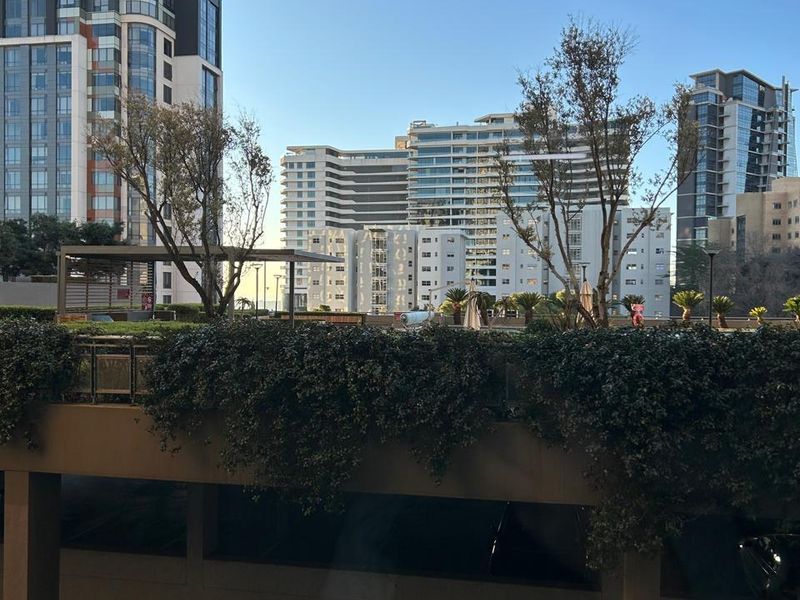 Luxury 2-Bedroom Top Floor Apartment - Westpoint, Morningside - Photo 10