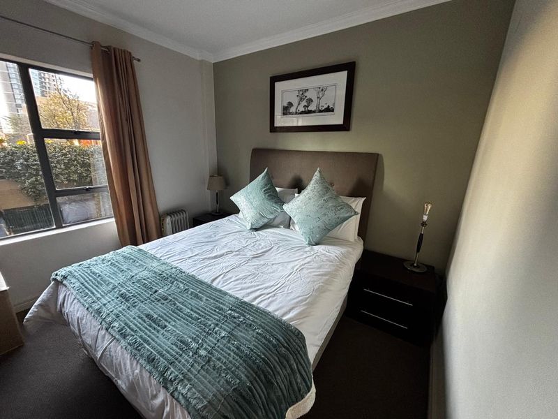 Luxury 2-Bedroom Top Floor Apartment - Westpoint, Morningside - Photo 4