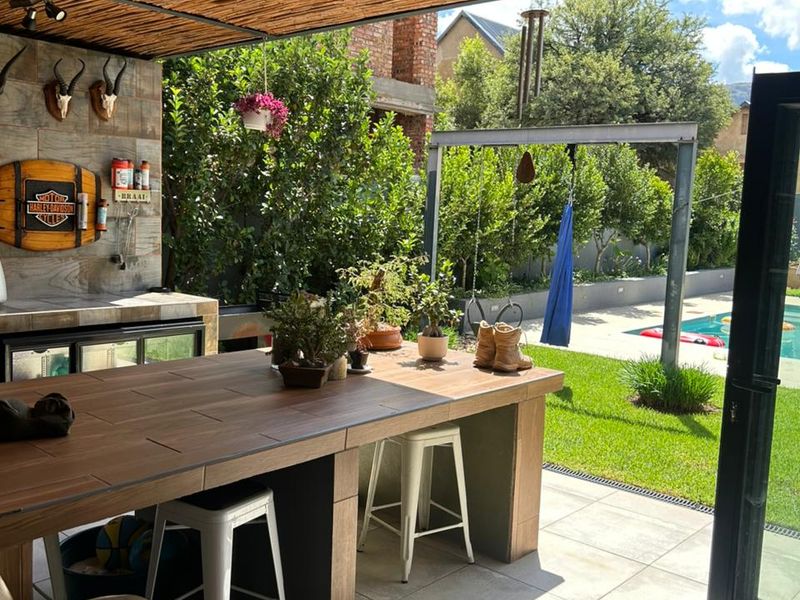 Stunning 3-Bedroom Family Haven in Leloko Estate – Wildlife Views & Huge Pool! - Photo 4