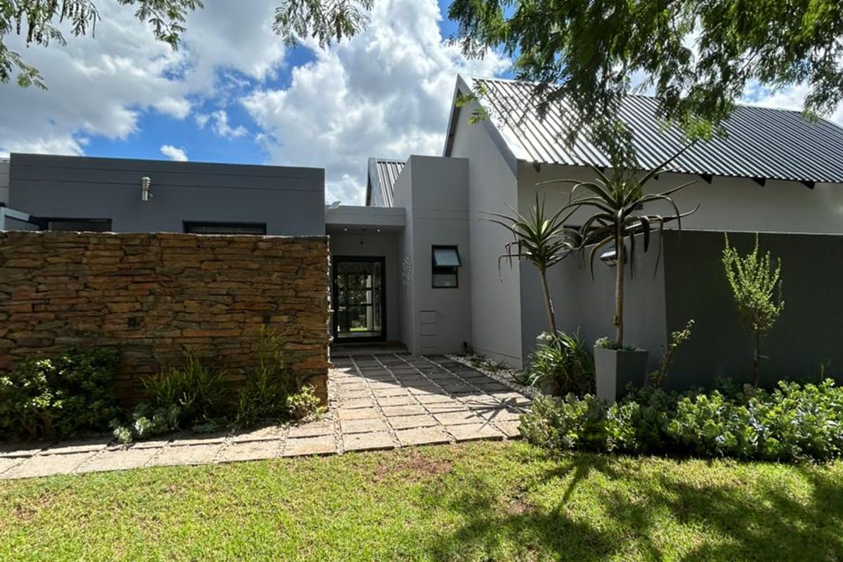 Stunning 3-Bedroom Family Haven in Leloko Estate – Wildlife Views & Huge Pool! - Photo 3