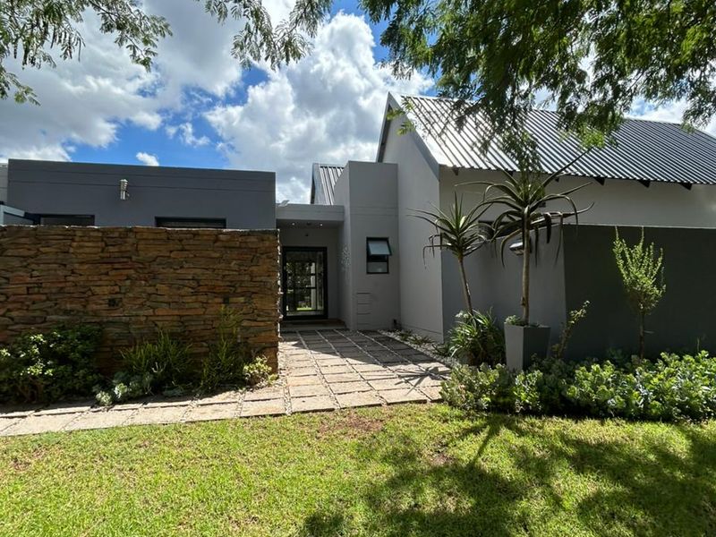 Stunning 3-Bedroom Family Haven in Leloko Estate – Wildlife Views & Huge Pool! - Photo 3