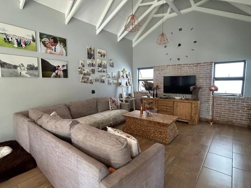 Stunning 3-Bedroom Family Haven in Leloko Estate – Wildlife Views & Huge Pool! - Photo 9