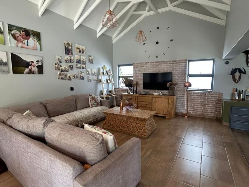 Stunning 3-Bedroom Family Haven in Leloko Estate – Wildlife Views & Huge Pool! - Photo 10