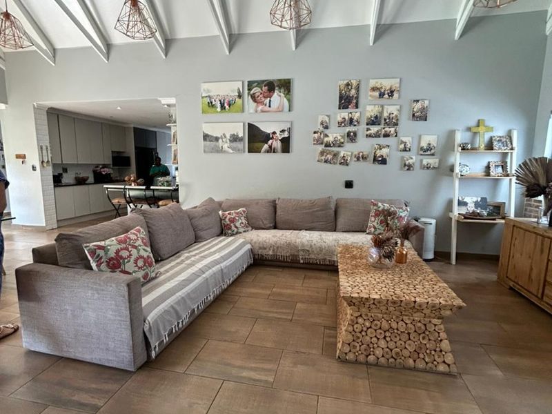 Stunning 3-Bedroom Family Haven in Leloko Estate – Wildlife Views & Huge Pool! - Photo 7