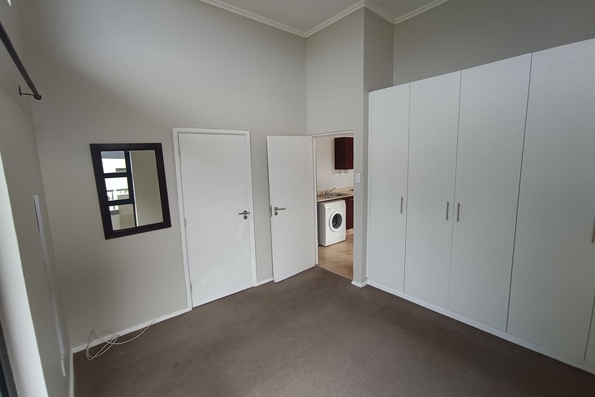 Modern 2-Bedroom Apartment in Umhlanga Ridge - Photo 5