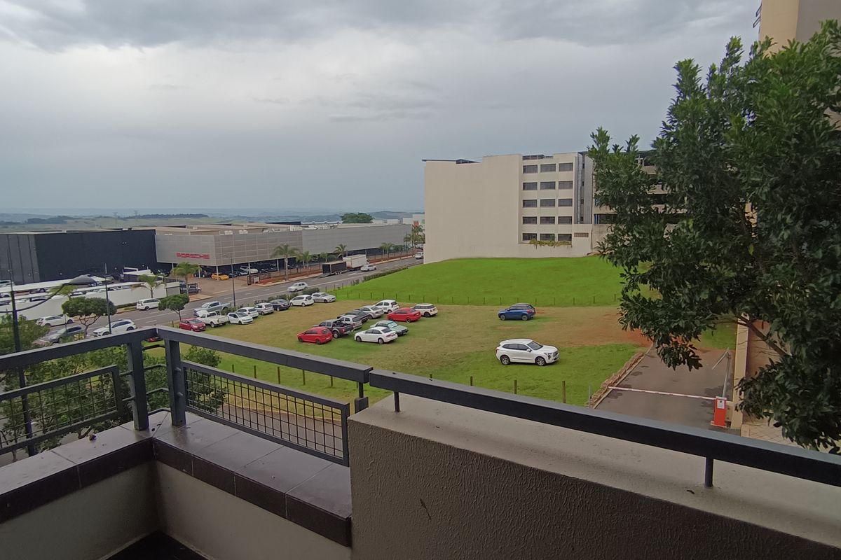 Modern 2-Bedroom Apartment in Umhlanga Ridge - Photo 3