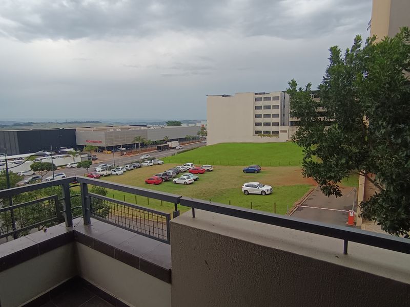 Modern 2-Bedroom Apartment in Umhlanga Ridge - Photo 3