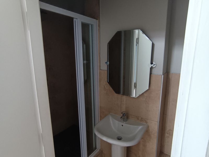 Modern 2-Bedroom Apartment in Umhlanga Ridge - Photo 10