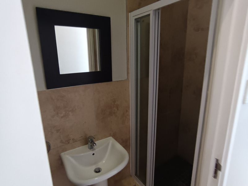 Modern 2-Bedroom Apartment in Umhlanga Ridge - Photo 8