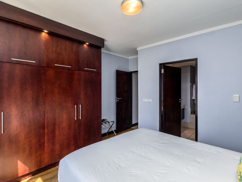 Hands-Free Investment | 2 Bed, 2 Bath in The Icon | Fully Furnished - Photo 8