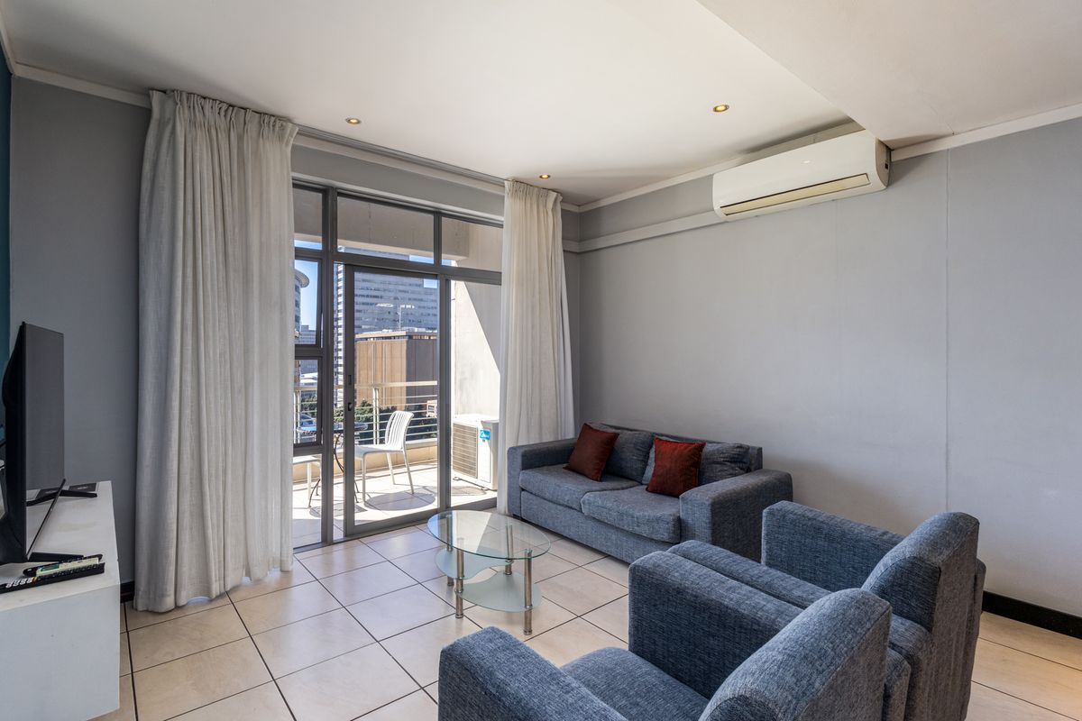 Hands-Free Investment | 2 Bed, 2 Bath in The Icon | Fully Furnished - Photo 2